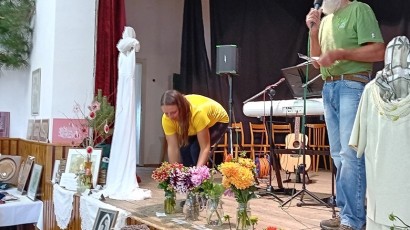 Pěstitel Zdeněk Beran vyhlašuje jiřinky, které získaly nejvíce hlasů