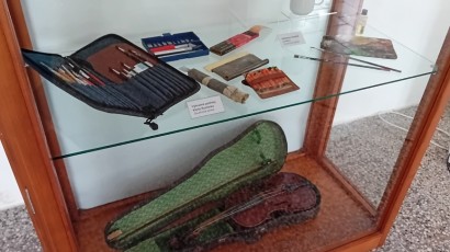 Galerie vystavuje díla Karla Komínka. Nechybí jeho první obraz, ani ten poslední...nedokončený