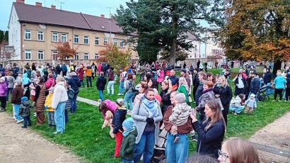 Na Slavnostech světla se to hemžilo bytostmi z mikro a makro kosmu. Dalekohled ani mikroskop nebyly třeba