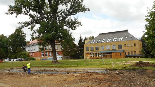 Nové parkoviště vyřeší problémy s parkováním před školou Dobrovského a zvýší bezpečnost dětí
