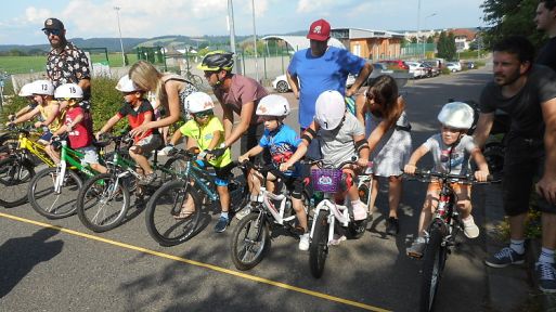 Cyklistický závod se dá jet nejen na kole, ale i na odrážedle