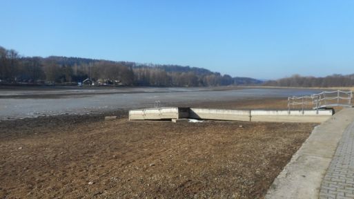 Slibovaný termín nevyšel. Letošní sezónu bude Dlouhý rybník bez vody