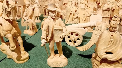 Zdá se, že Lanškrounskému betlému osobností budou místnosti muzea brzy těsné