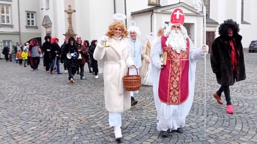  Mikuláš přijel do Lanškrouna už odpoledne. S příchodem tmy pospíchal dál