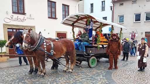Ve vzduchu se prolínaly vůně polévky, masa, guláše i sladkého pečiva. Masopust začal