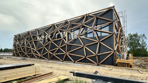Velkorysá nabídka kraje, nebo prodej pod cenou? Zastupitelé prodali 40 % sportovní haly