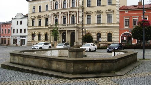 Projekt obnova kašny na náměstí se odkládá