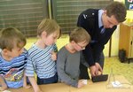 Policista a žáci