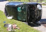 Převrácené auto