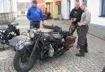 diskuze_nad_motocyklem_BMW