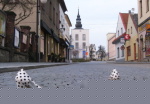 opustene_strevicky_uprostred_silnice