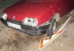 havarovane_auto_a_zdemolovana_znacka