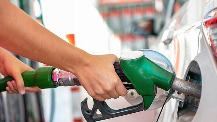 Cena benzínu se v Lanškrouně konečně dostala pod 40 korun