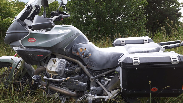 V Třebovicích hořel motocykl