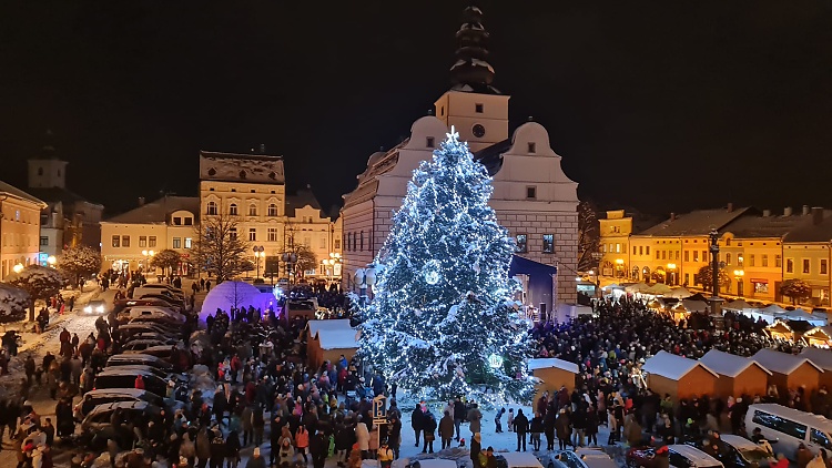 Vánoční strom rozzářil centrum Lanškrouna