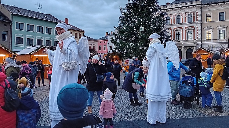 Andělé, ohnivá show a Martin Chodúr. To byl poslední předvánoční program