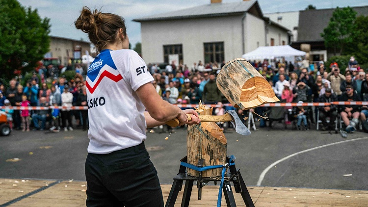 Pot a třísky. Dřevorubci bojovali o postup do dalšího kola mezinárodní soutěže