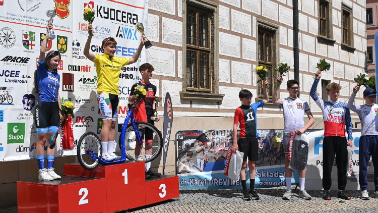 Překvapení! V celkovém pořadí Malého závodu míru stála „na bedně