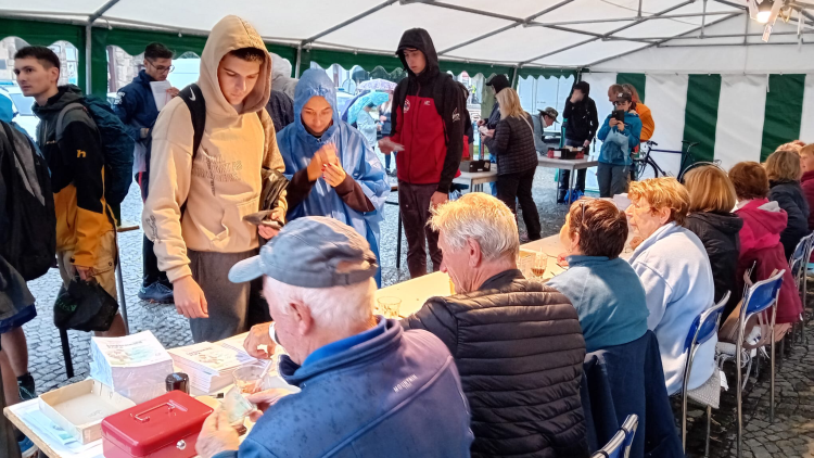 Na stokilometrovou trasu vyrazilo 12 statečných