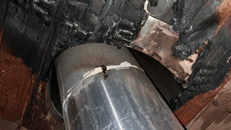 V Lanškrouně hořela střecha domu