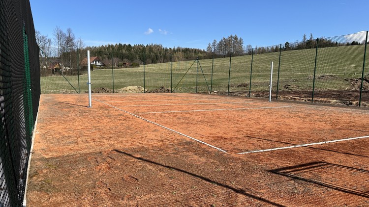 Areál koupaliště v Čermné se rozrůstá o nová sportoviště