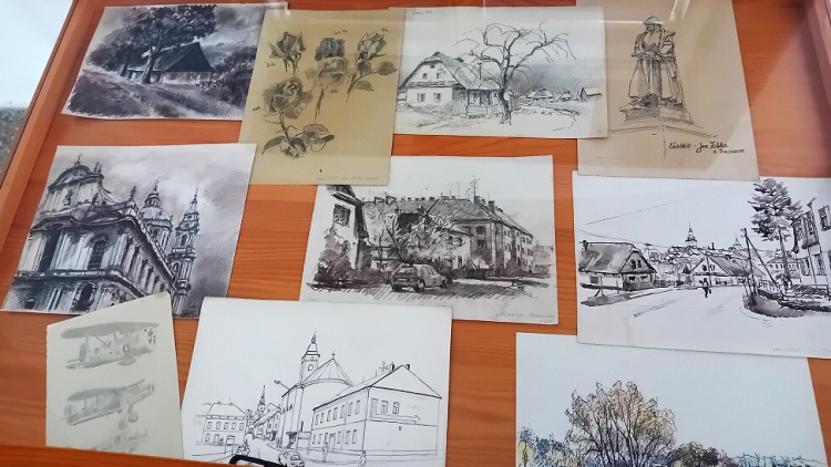 Galerie vystavuje díla Karla Komínka. Nechybí jeho první obraz, ani ten poslední...nedokončený